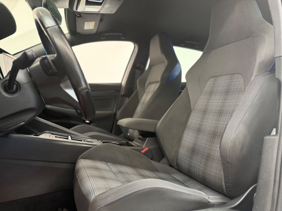 VW Golf VIII 1,4 GTE DSG 5d