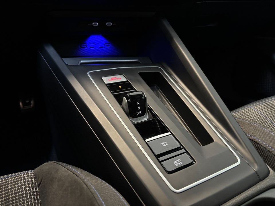 VW Golf VIII 1,4 GTE DSG 5d