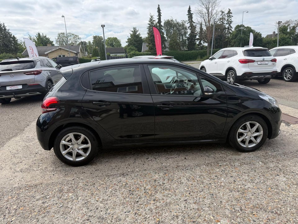 Peugeot 208 1,6 BlueHDi 100 Envy Sky 5d