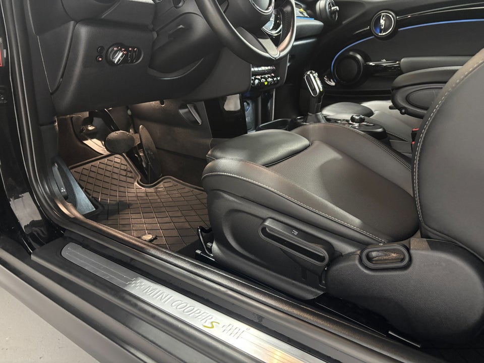 MINI Cooper SE Essential 3d