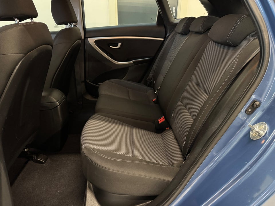 Hyundai i30 1,6 CRDi 110 Active CW 5d