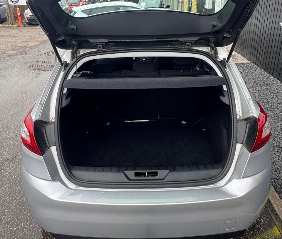 Peugeot 308 1,2 VTi 82 Active 5d