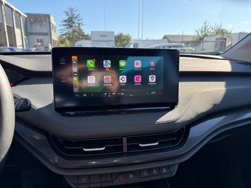 Skoda Enyaq 50 iV Loft 5d