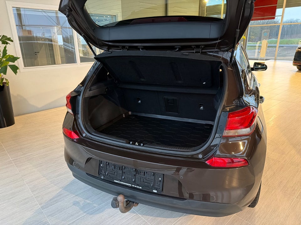 Hyundai i30 1,6 CRDi 110 Premium 5d