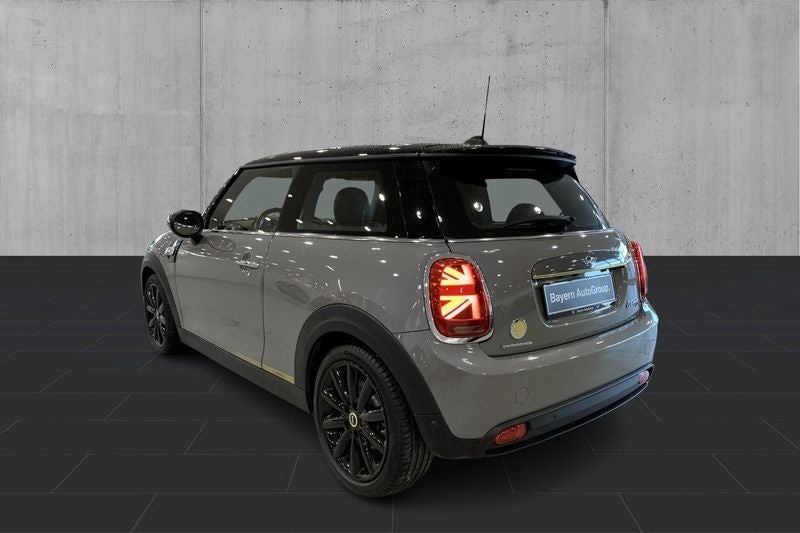 MINI Cooper SE Essential 3d