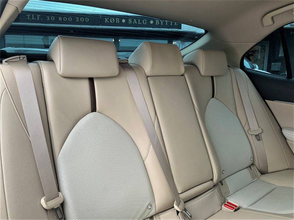 Toyota Camry 2,5 Hybrid H3 Executive CVT 4d