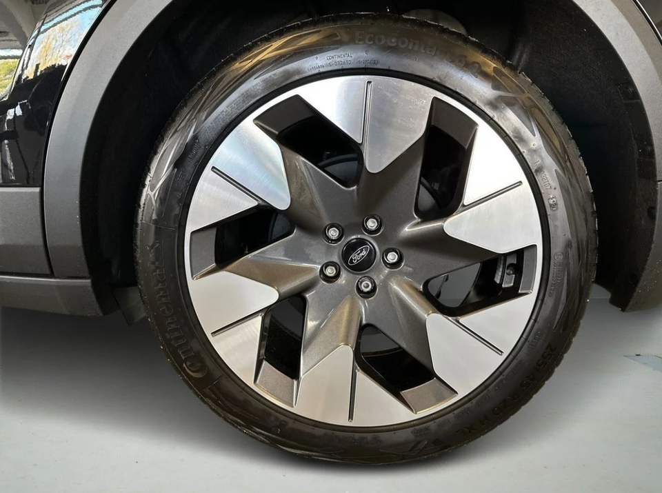 Ford Explorer 79 Premium Extended Range 5d