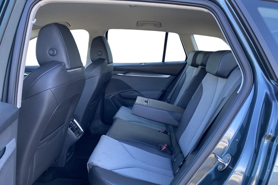 Skoda Enyaq 60 iV Loft 5d