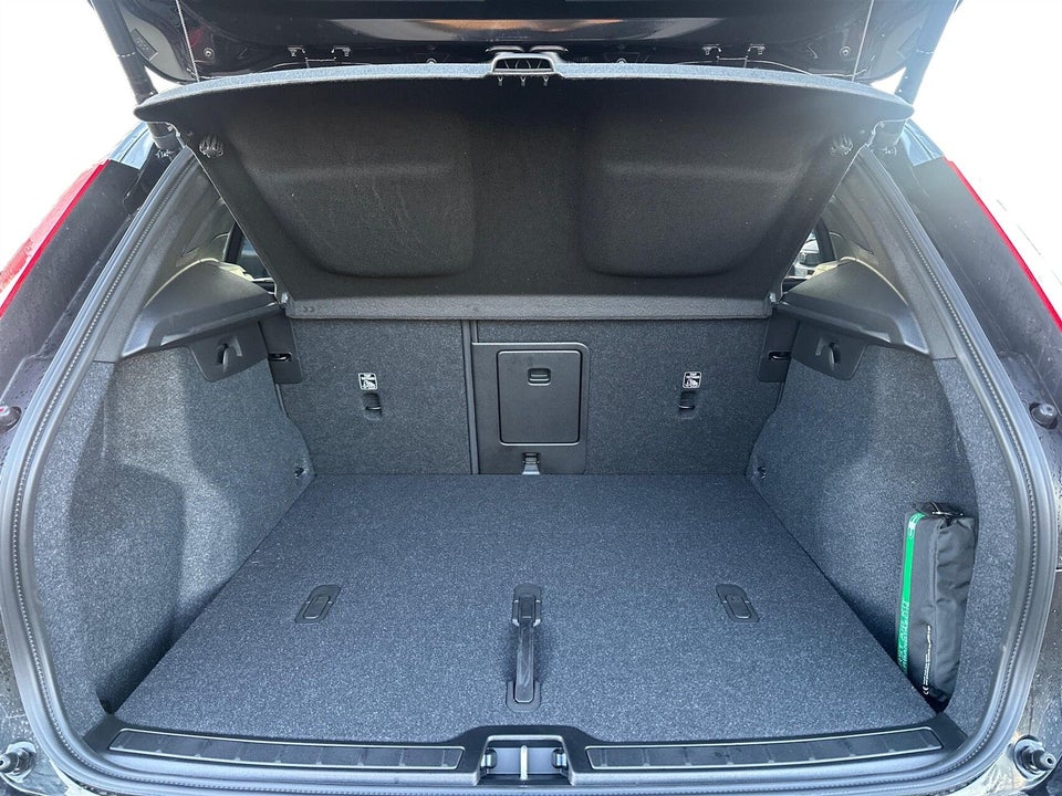 Volvo EX40 Extended Range Black Edition 5d