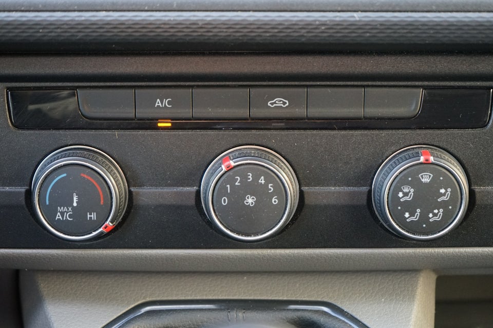 VW Transporter 2,0 TDi 110 Kassevogn lang