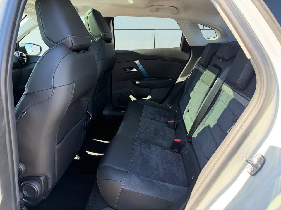 Citroën ë-C4 X 50 Shine 4d