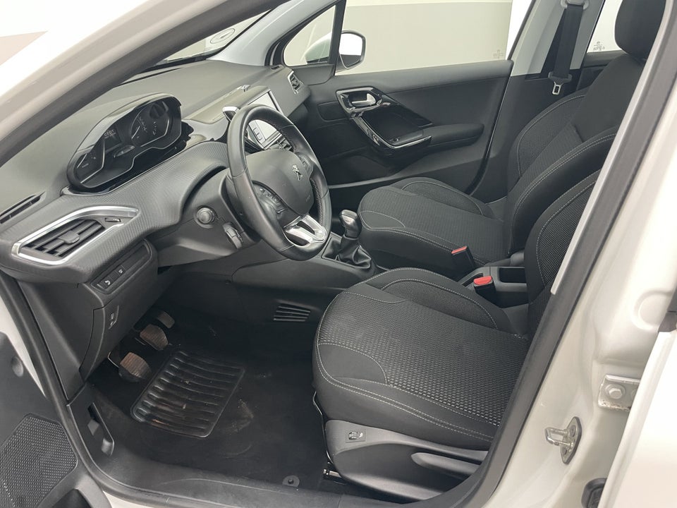 Peugeot 208 1,5 BlueHDi 100 Prestige 5d