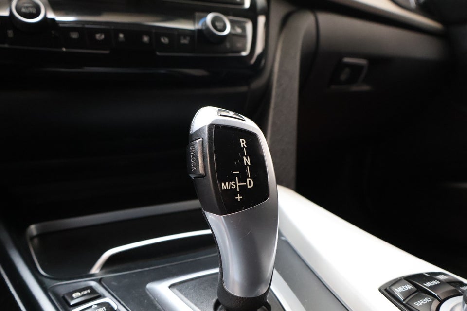 BMW 320i 2,0 Touring aut. 5d