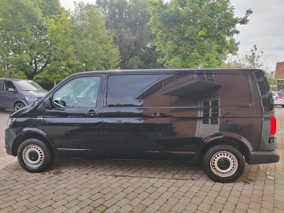 VW Transporter 2,0 TDi 102 Kassevogn lang