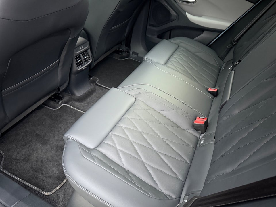 Ford Explorer 82 Premium Extended Range 5d