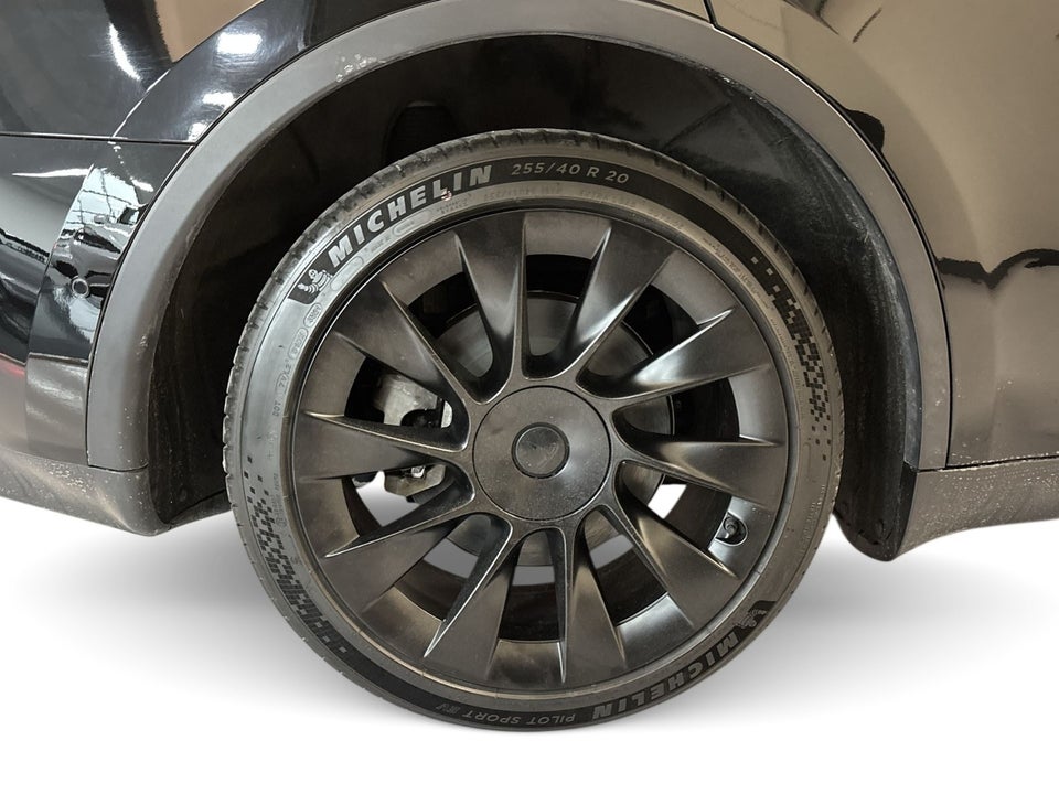 Tesla Model Y Long Range AWD 5d