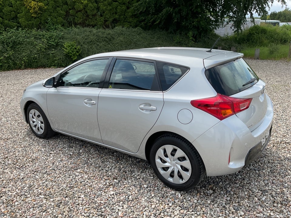 Toyota Auris 1,6 T2+ 5d