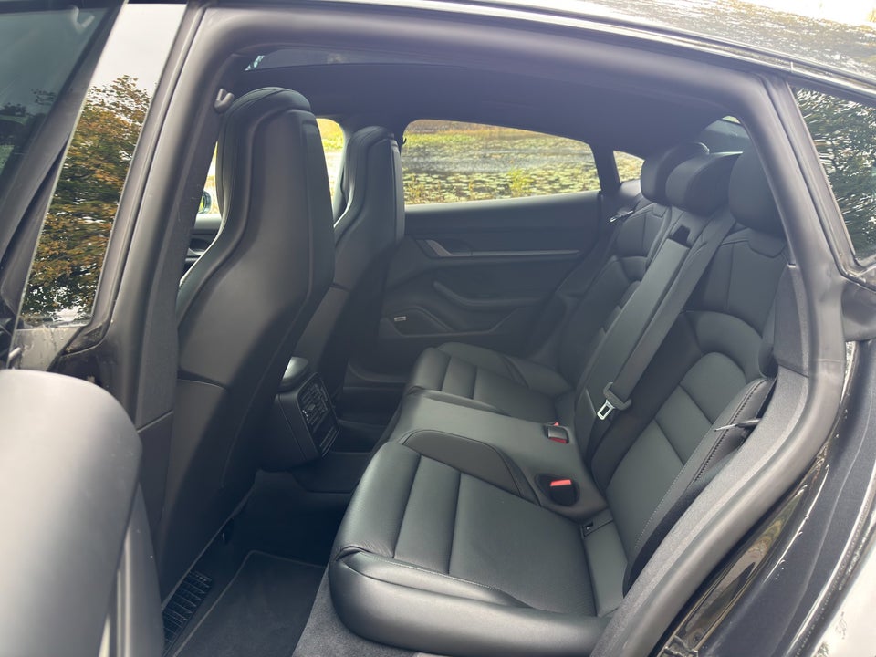 Porsche Taycan Performance+ 4d