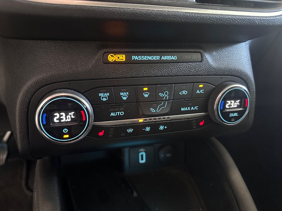 Ford Focus 1,5 EcoBlue Titanium stc. aut. Van 5d