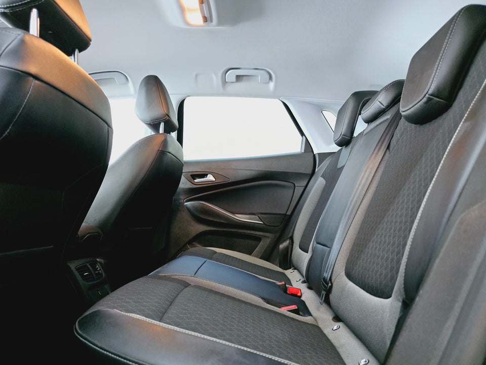 Opel Grandland X 1,6 Hybrid Ultimate aut. 5d