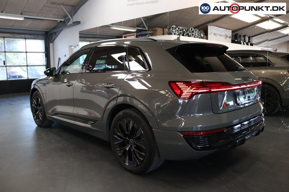 Audi Q8 e-tron 55 S-line quattro 5d