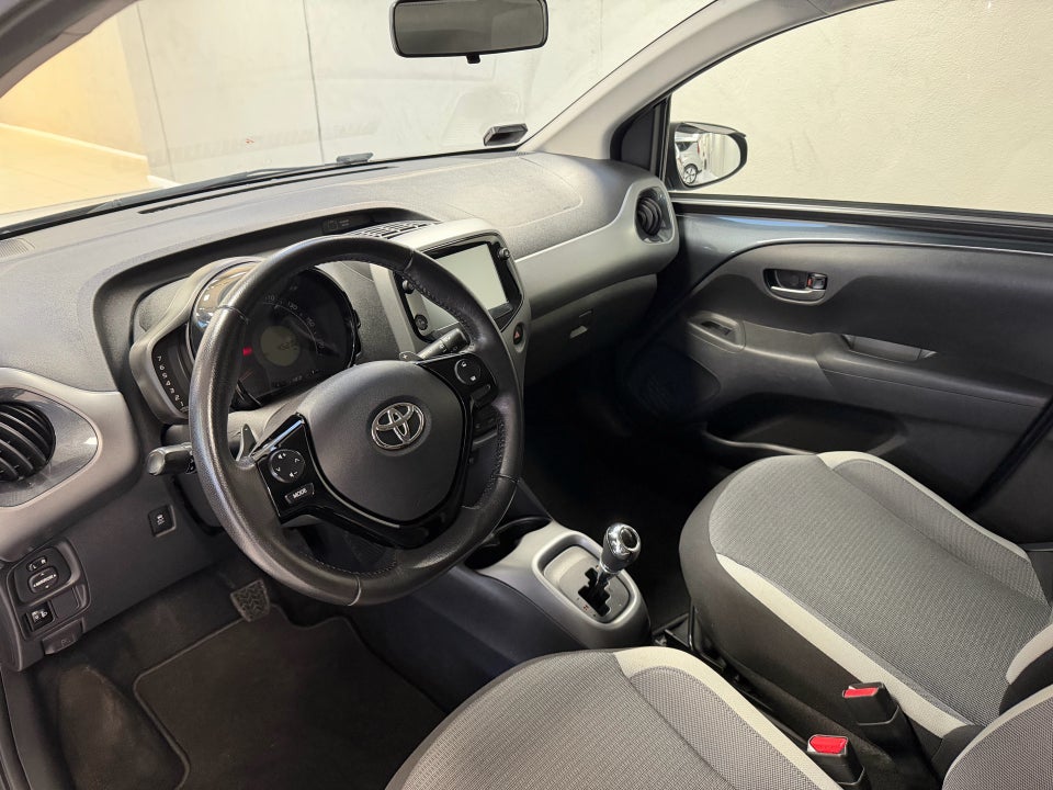 Toyota Aygo 1,0 VVT-i x-press x-shift 5d