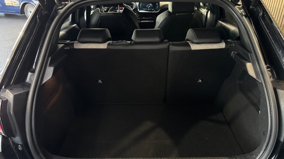 Peugeot e-208 50 GT 5d