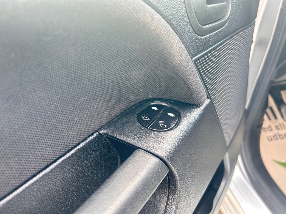 Ford Fiesta 1,4 Ambiente 5d