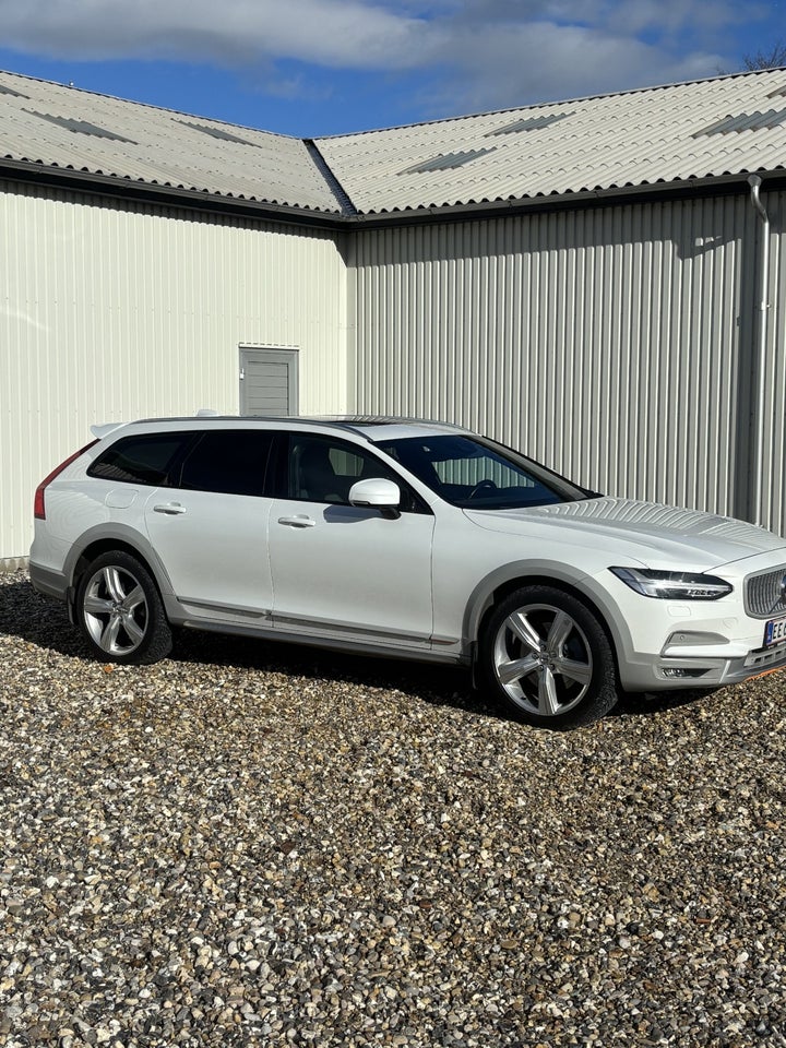 Volvo V90 CC 2,0 D5 235 Ocean Race aut. AWD 5d