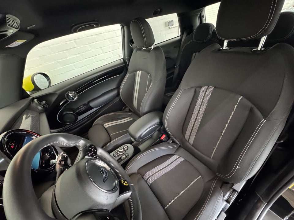 MINI Cooper SE Classic Trim 3d