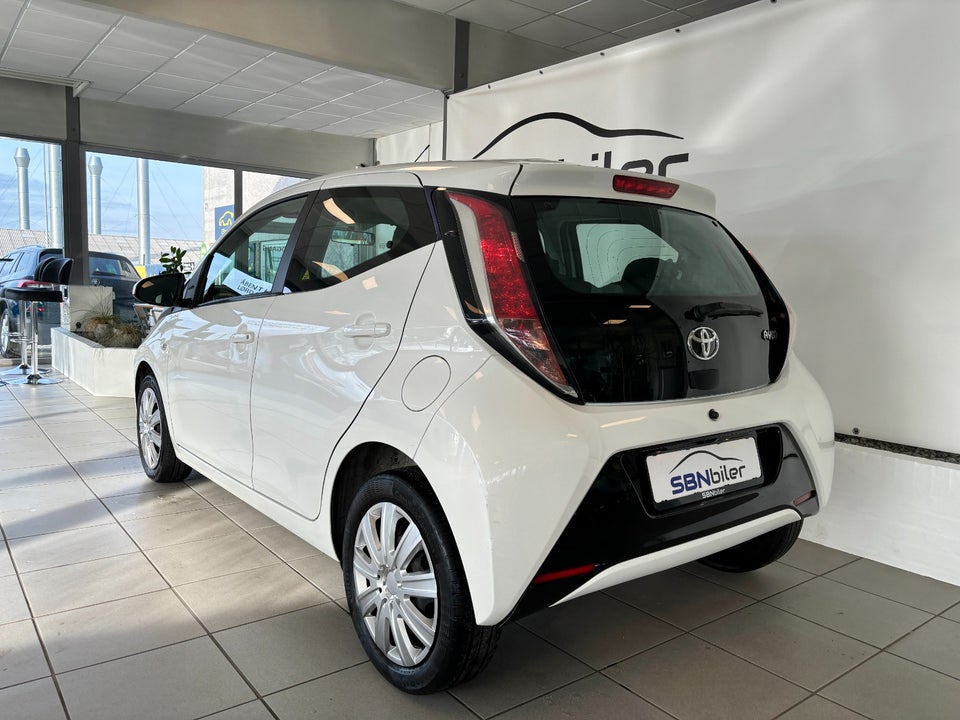 Toyota Aygo 1,0 VVT-i x-wave Sky 5d