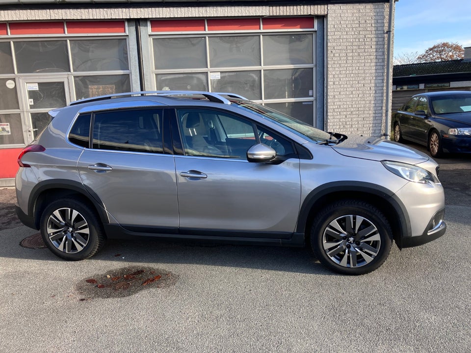 Peugeot 2008 1,2 e-THP 110 Selection Sky 5d