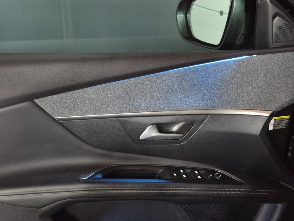 Peugeot 3008 1,2 e-THP 130 Allure EAT6 5d