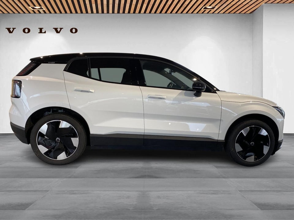 Volvo EX30 Extended Range Plus 5d
