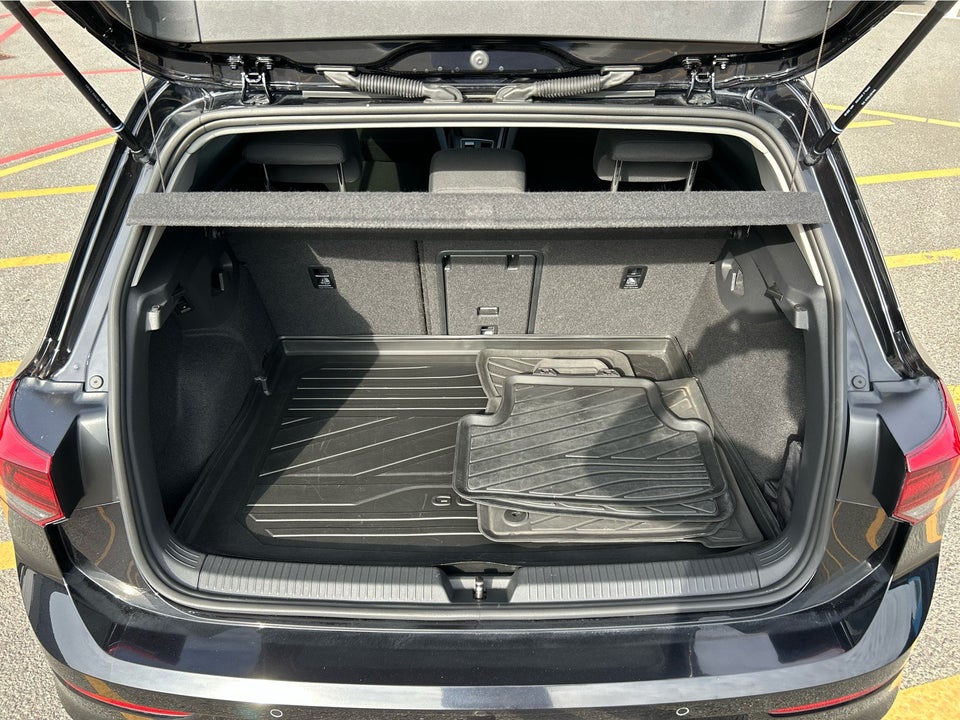 VW Golf VIII 1,5 eTSi 130 Life 75 Years Edition DSG 5d