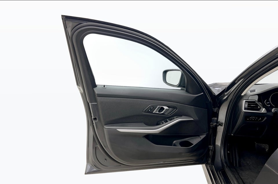 BMW 320i 2,0 Connected aut. 4d