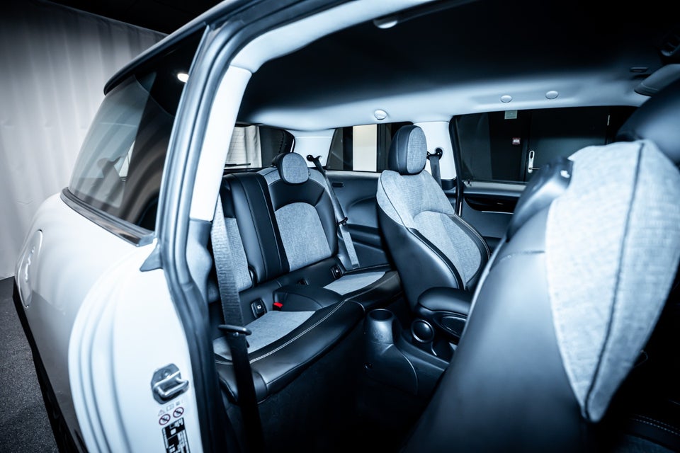 MINI Cooper SE Classic Trim 3d