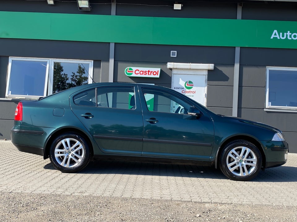 Skoda Octavia 2,0 FSi Elegance 5d