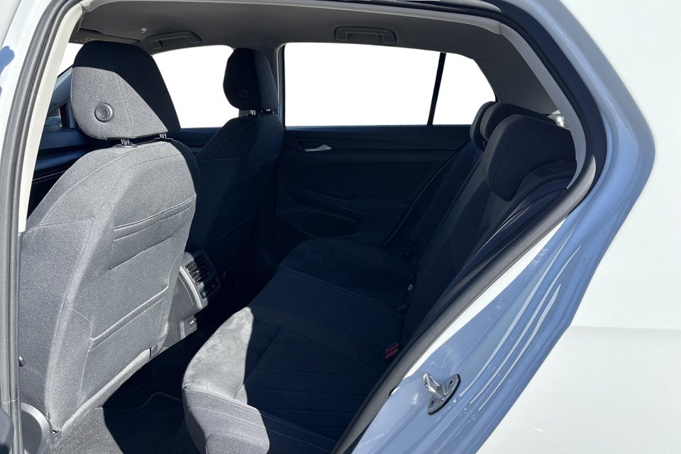 VW Golf VIII 1,4 eHybrid DSG 5d