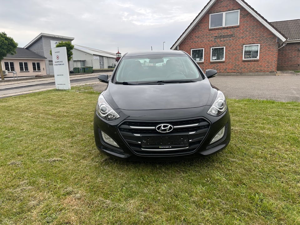 Hyundai i30 1,6 GDi Premium 5d