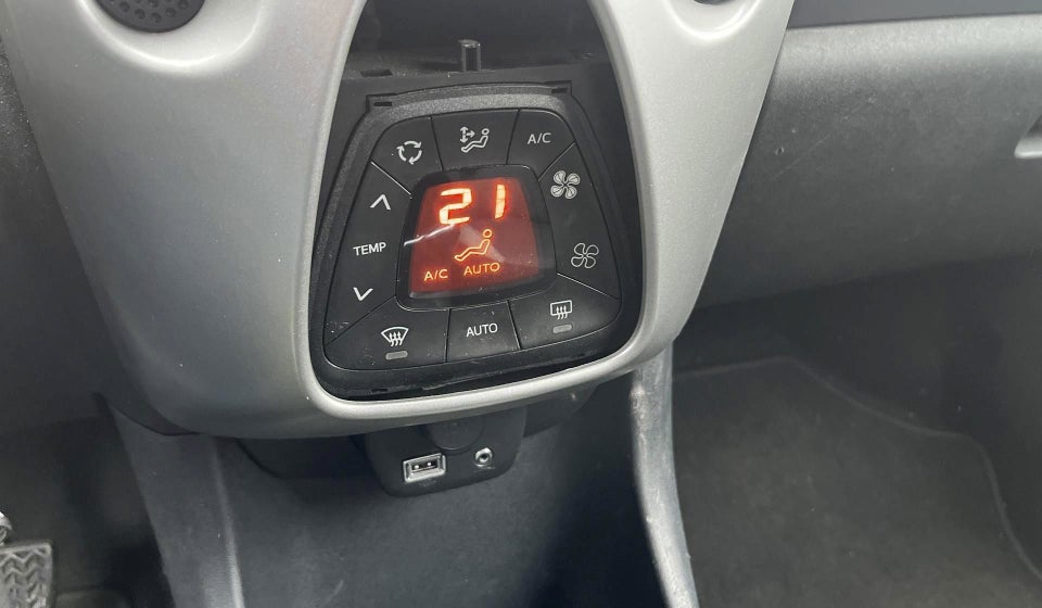 Toyota Aygo 1,0 VVT-i x-press 5d