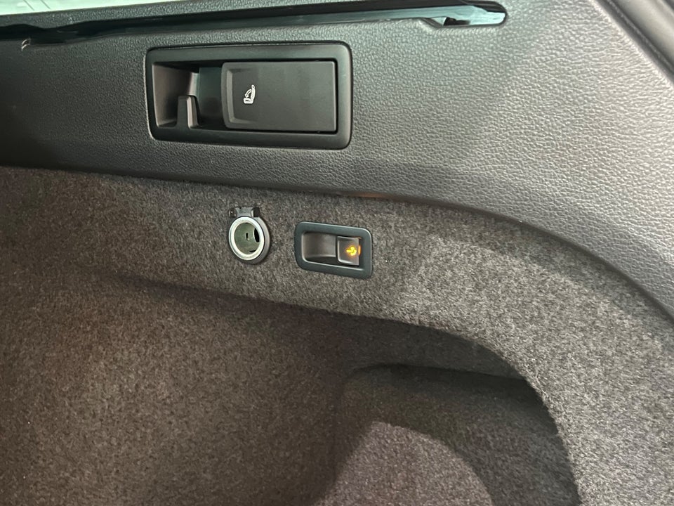 VW Passat 2,0 TDi 190 Elegance+ Variant DSG 5d