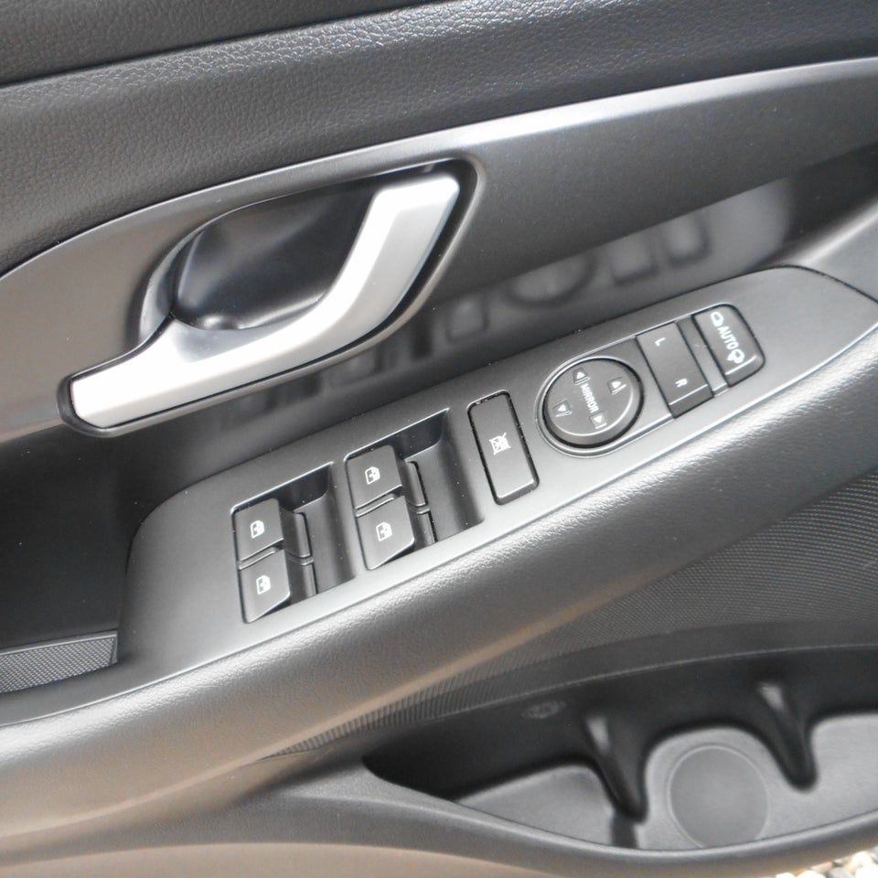 Hyundai i30 1,6 CRDi 136 Premium stc. DCT 5d