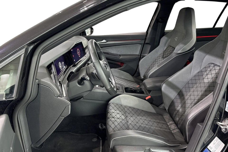 VW Golf VIII 1,5 eTSi 150 R-line DSG 5d