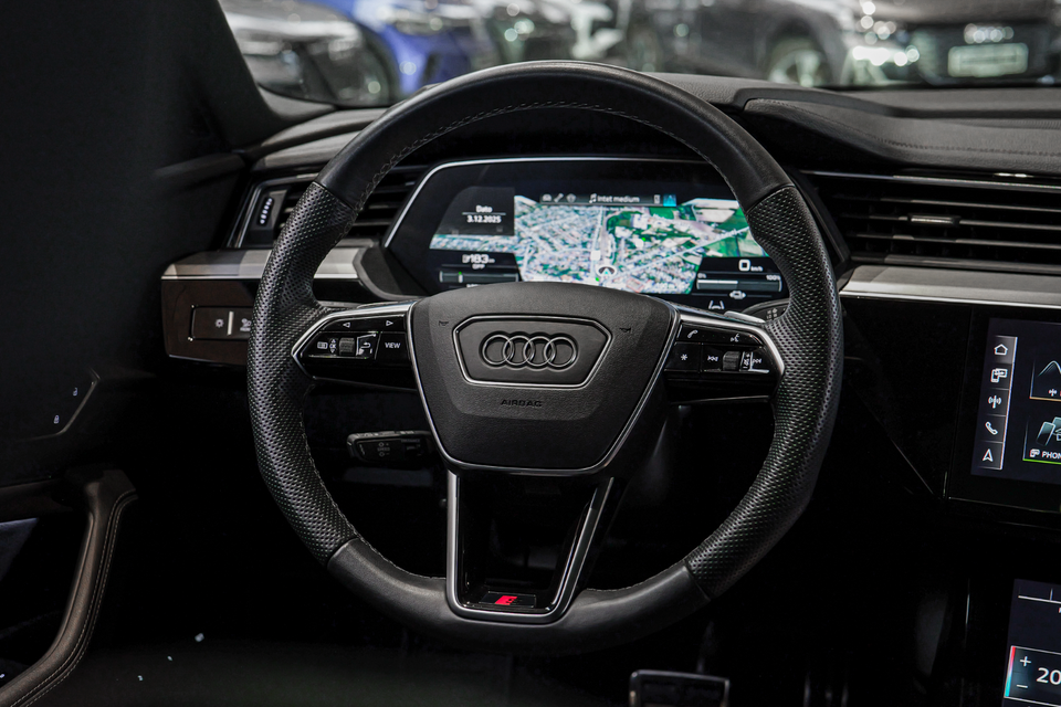 Audi Q8 e-tron 55 S-line quattro 5d