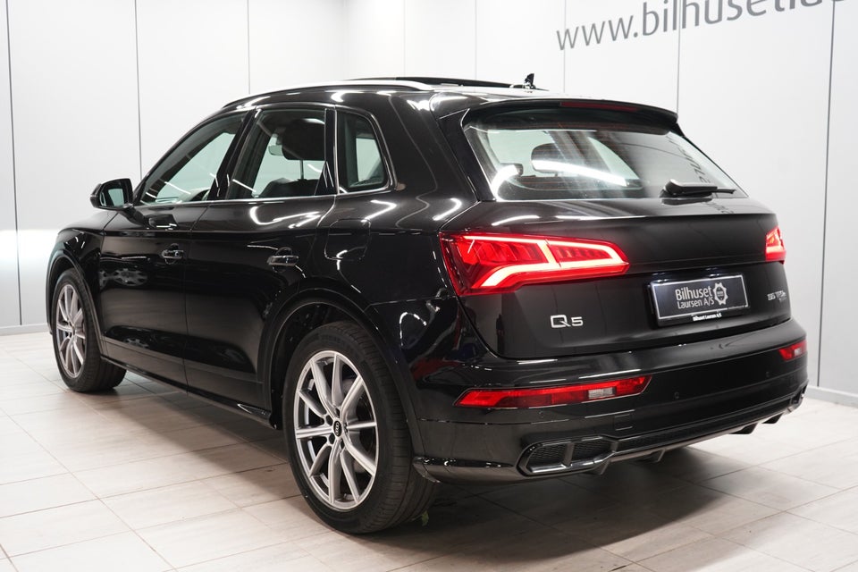Audi Q5 55 TFSi e Sport quattro S-tr. 5d