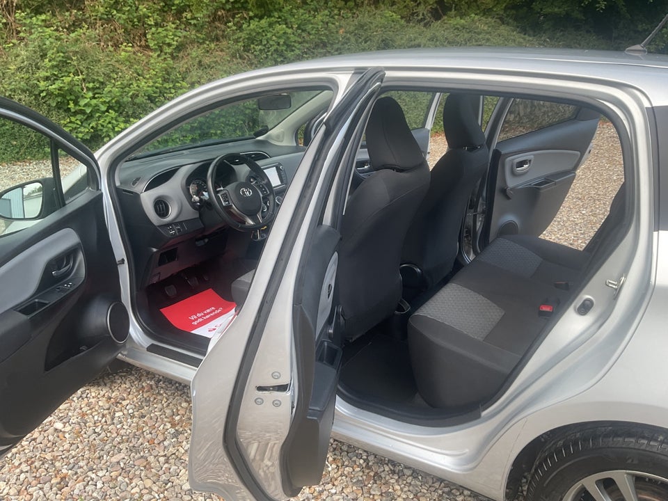 Toyota Yaris 1,3 VVT-i T2 Limited 5d