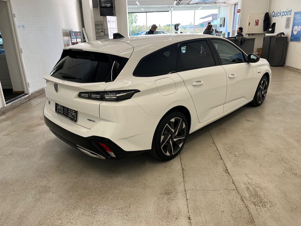 Peugeot 308 1,6 Hybrid First Selection SW EAT8 5d