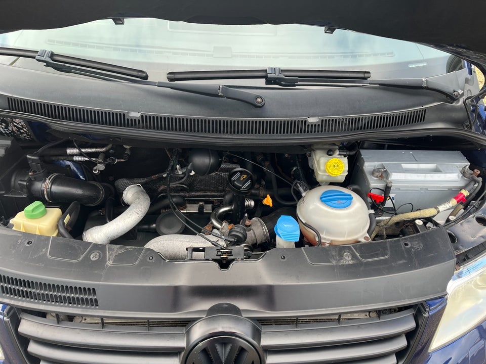 VW Multivan 2,5 TDi 174 Highline Tiptr. 5d