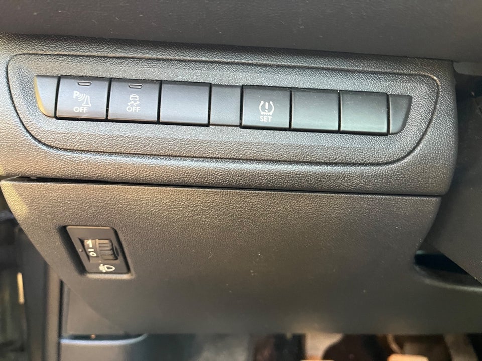 Peugeot 208 1,2 VTi Allure Sky 5d